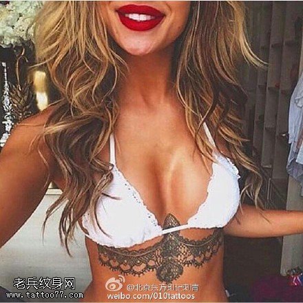 性感美女胸部蕾丝纹身图案