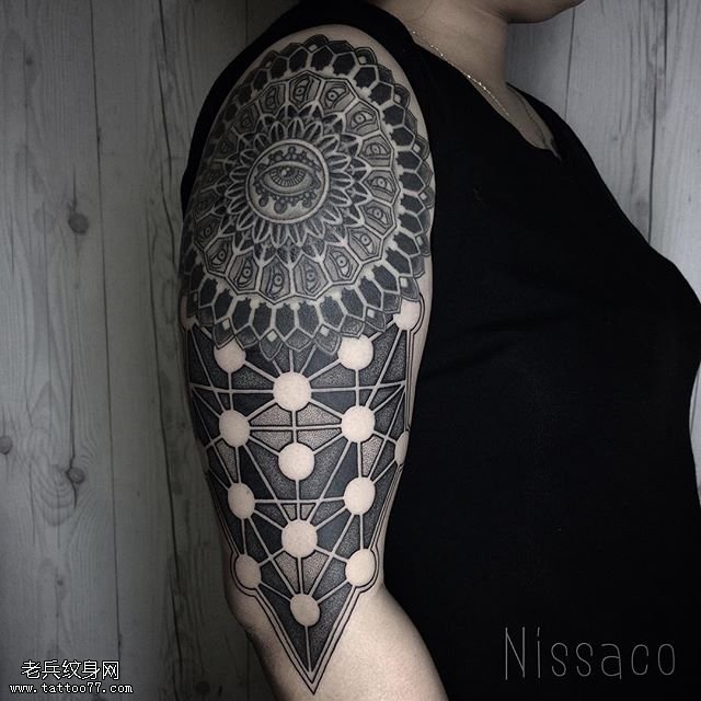 肩部梵花眼睛纹身图案