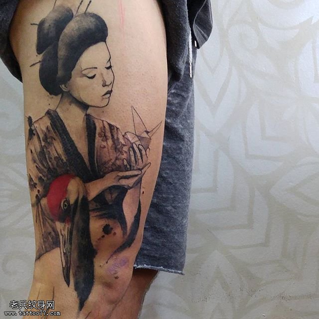 腿部水墨日本艺妓纹身图案