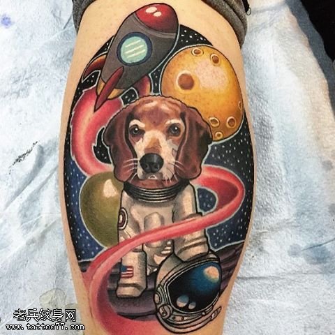 小腿上的狗狗纹身图案