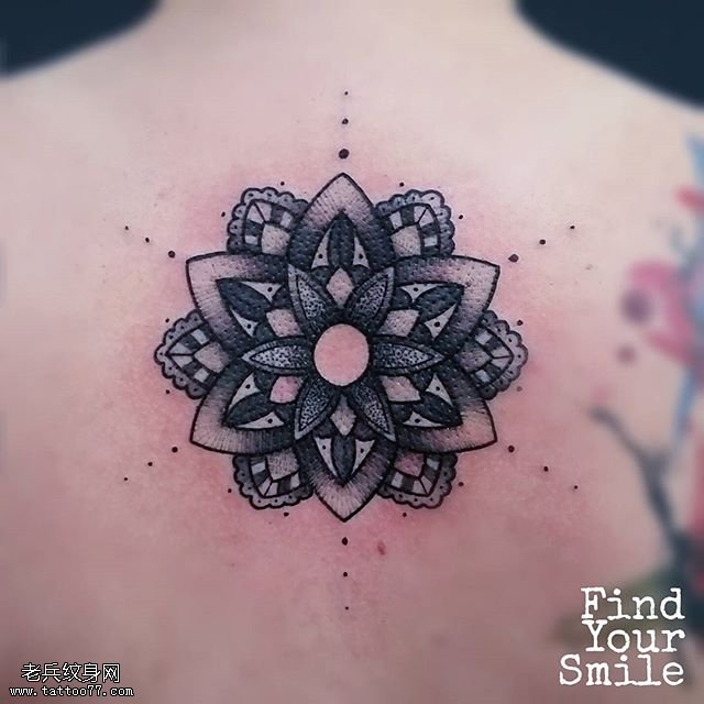 背部传统经典梵花纹身图案