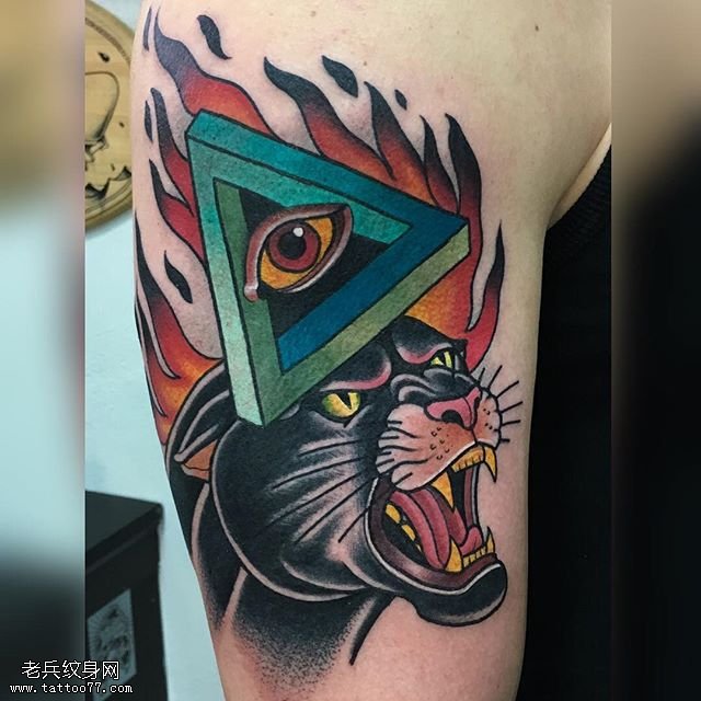 肩部三角眼黑豹纹身图案