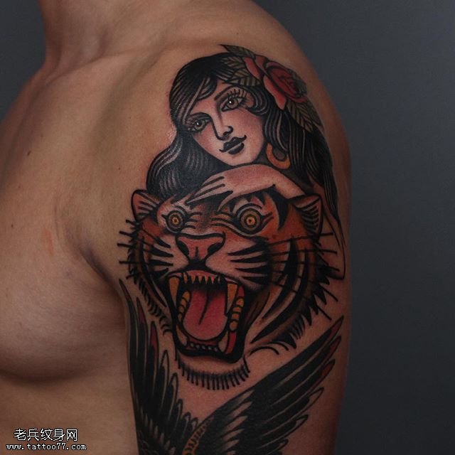 肩部的美女老虎纹身图案
