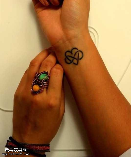 手腕漂亮的图腾纹身图案