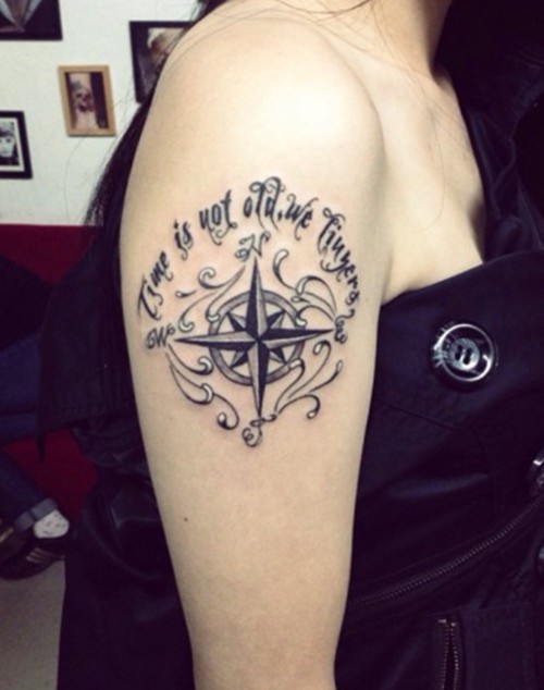 时尚的手臂指南针纹身