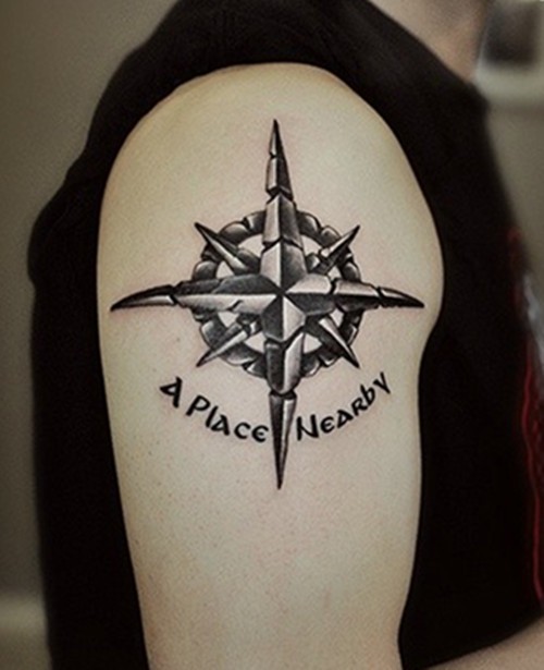 时尚的手臂指南针纹身