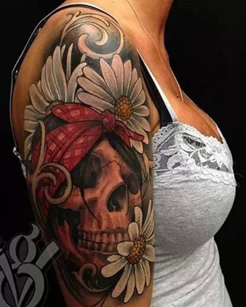 爱美的骷髅头纹身