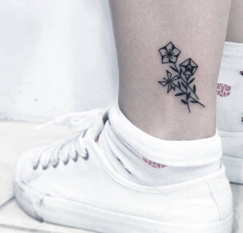 小巧可爱脚踝纹身