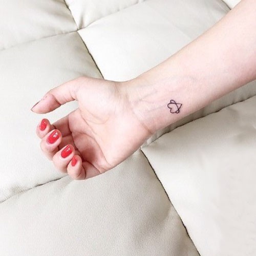 手上的 Mini Tattoo