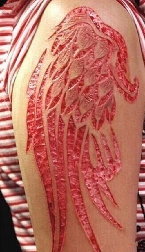 令人毛骨悚然的割肉、肉雕纹身