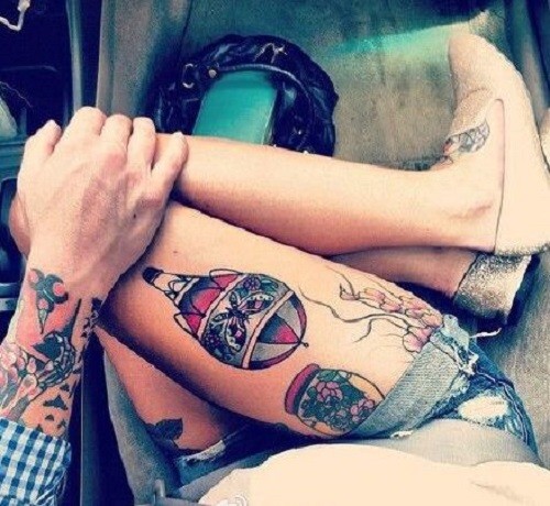 迷人花大腿纹身