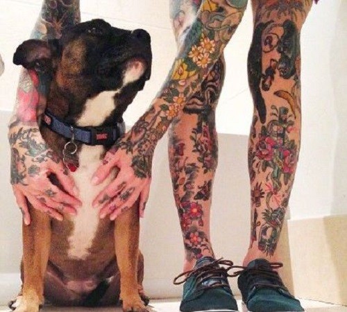 迷人花大腿纹身