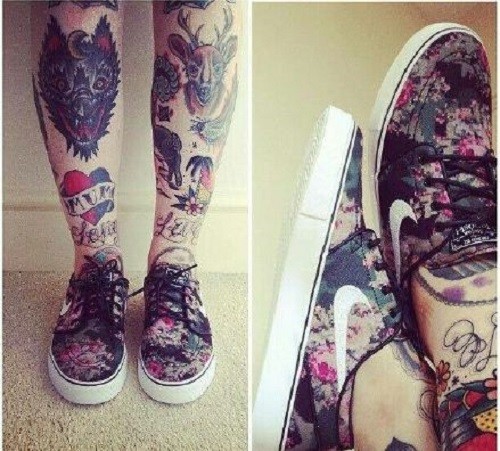 迷人花大腿纹身