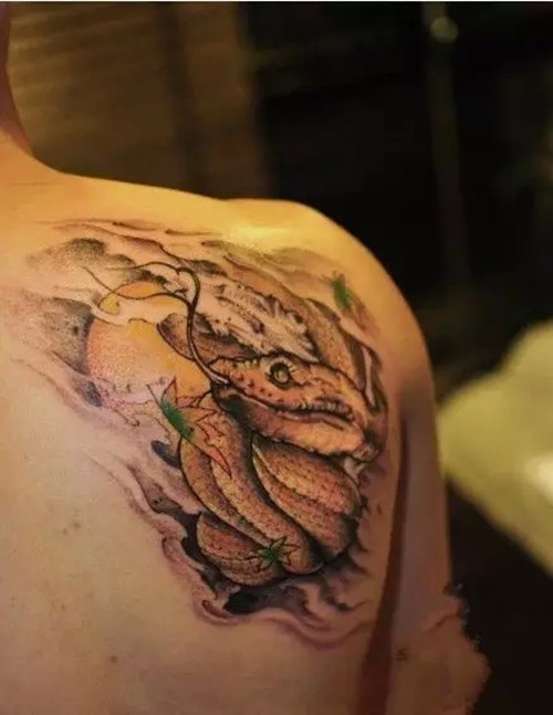 你有胆量弄个蛇纹身吗