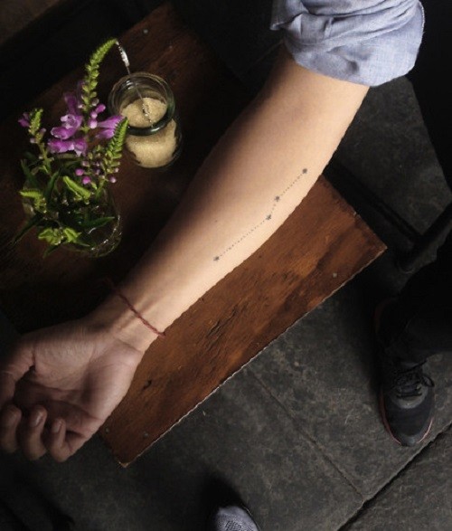 唯美黑白星座刺青