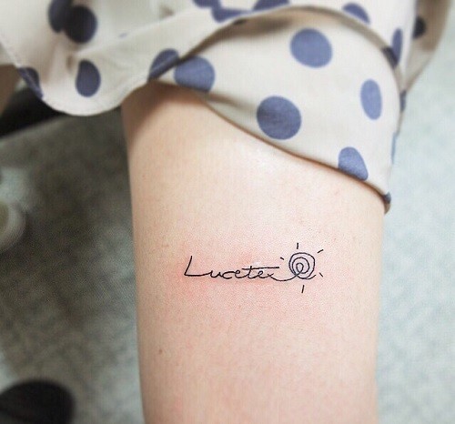 艺术英文字符纹身