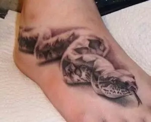 你有胆量弄个蛇纹身吗