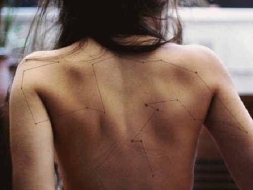 唯美黑白星座刺青