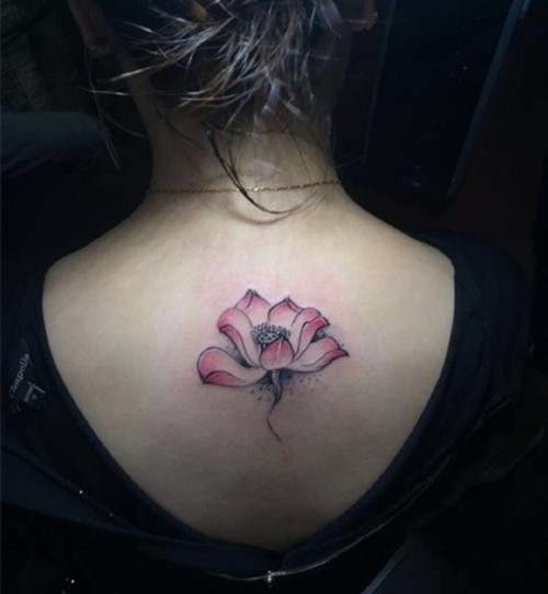 唯美高雅的莲花纹身