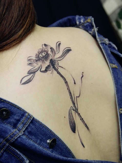 唯美高雅的莲花纹身