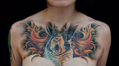 美丽大花胸纹身