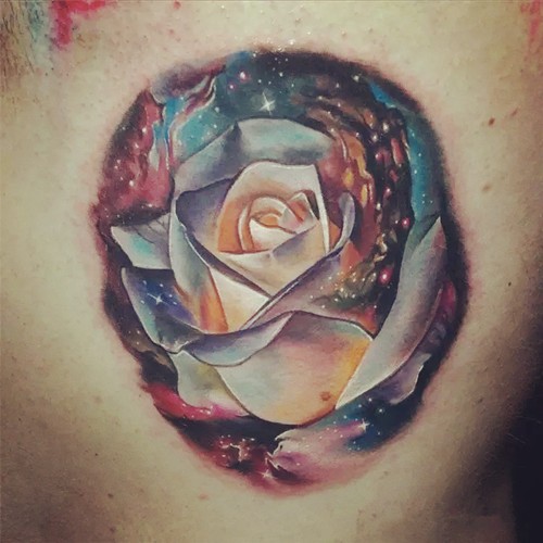 梦幻般的唯美玫瑰纹身