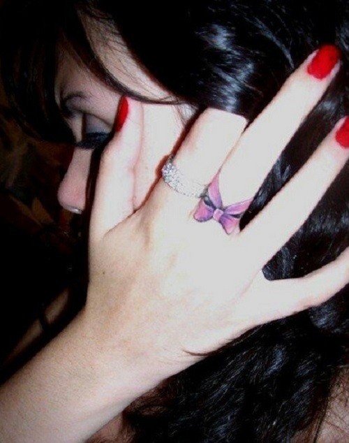 少女情节迷人蝴蝶结纹身