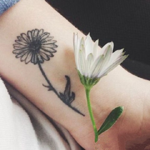 隐藏在心中的爱  浪漫小雏菊纹身