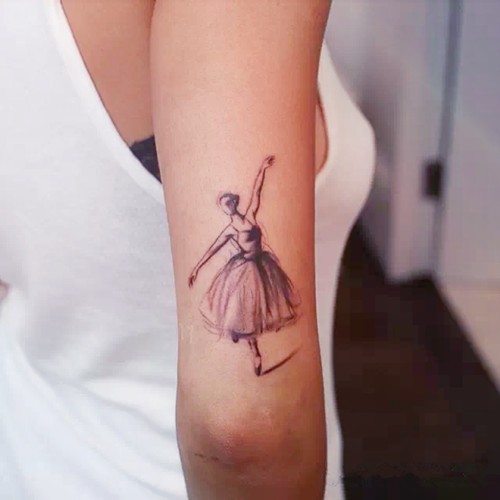 女生钟爱的唯美手臂纹身