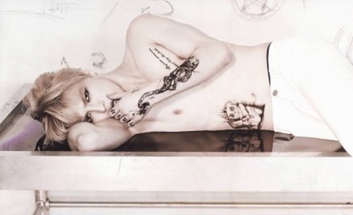 实力偶像金在中时尚纹身缩略频道推荐图