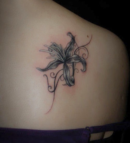 凄凉唯美的曼珠沙华纹身