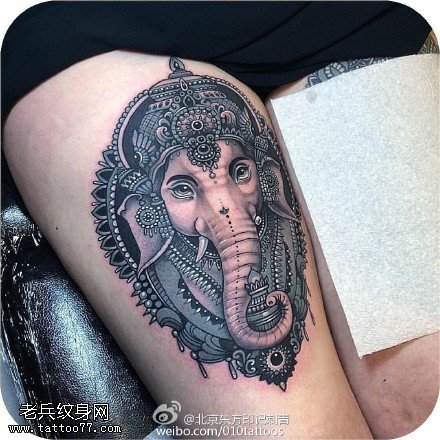 大腿上的小象纹身图案