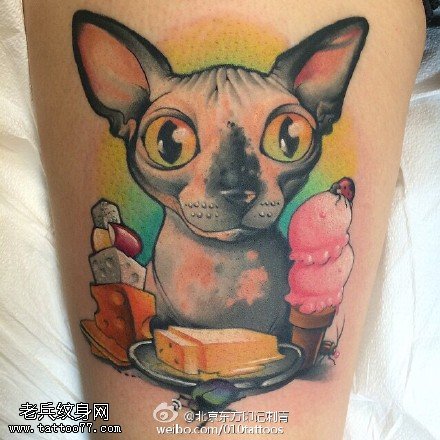 大腿上的大眼狗狗纹身图案