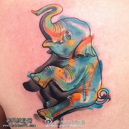 背部彩绘大象纹身图案