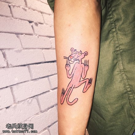 胳膊上动画片的老鼠纹身图案