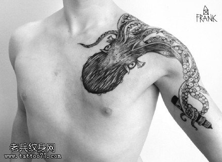 肩膀的章鱼纹身图案