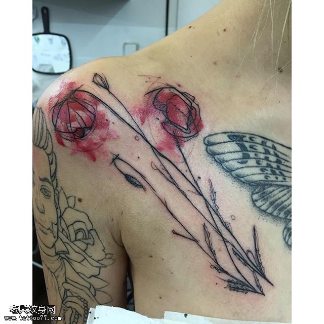 肩部线条罂粟花纹身图案