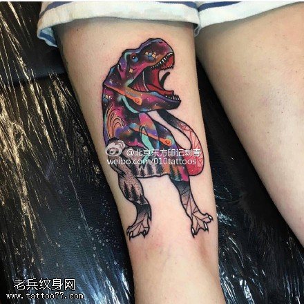 大腿星空恐龙纹身图案