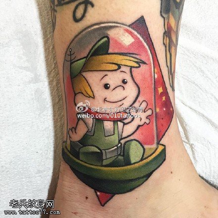 小腿的卡通人纹身图案