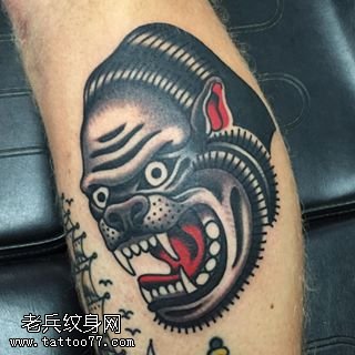 小腿上的大猩猩纹身图案