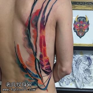 背部水彩图腾纹身图案