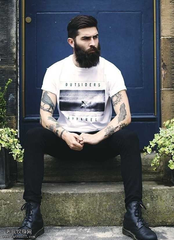 手臂手枪图腾纹身图案