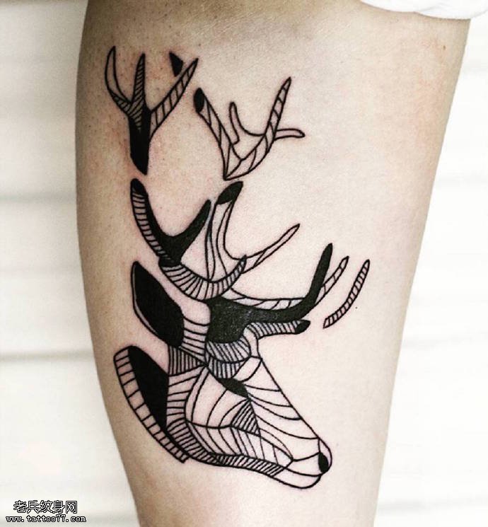小腿点刺的鹿头纹身图案