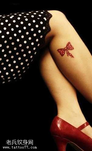 腿部小清新蝴蝶结纹身图案