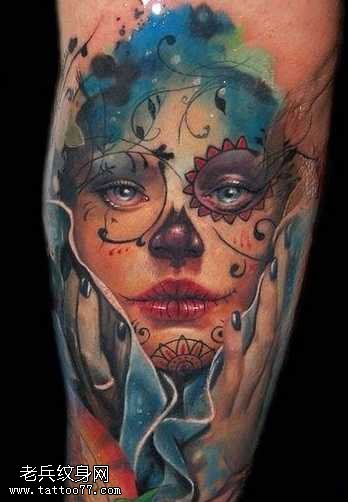 腿部的女性头像纹身图案