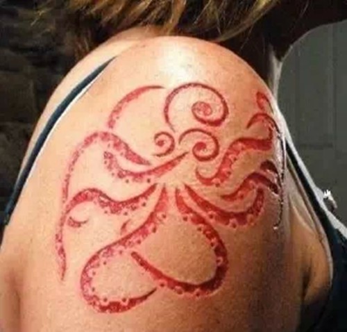 恐怖另类的割肉  肉雕纹身