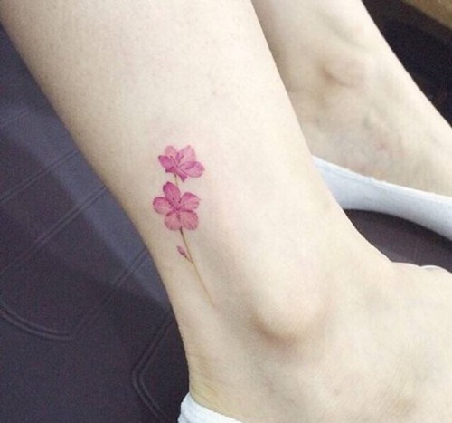 格外迷人的脚踝小图案纹身