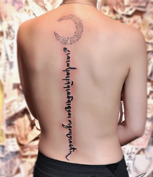 后背个性藏文纹身图片