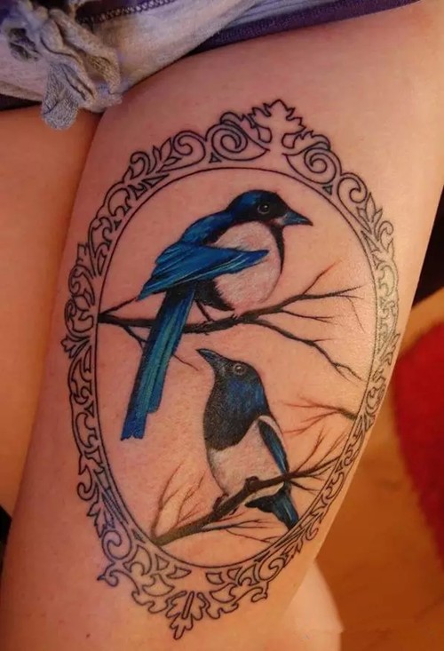 漂亮纹身与性感大长腿