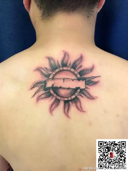 潮男的个性太阳纹身图案